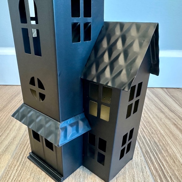 Lit Metal Haunted Mansion Halloween Metal House - Hyde & EEK! - Picture 12 of 13